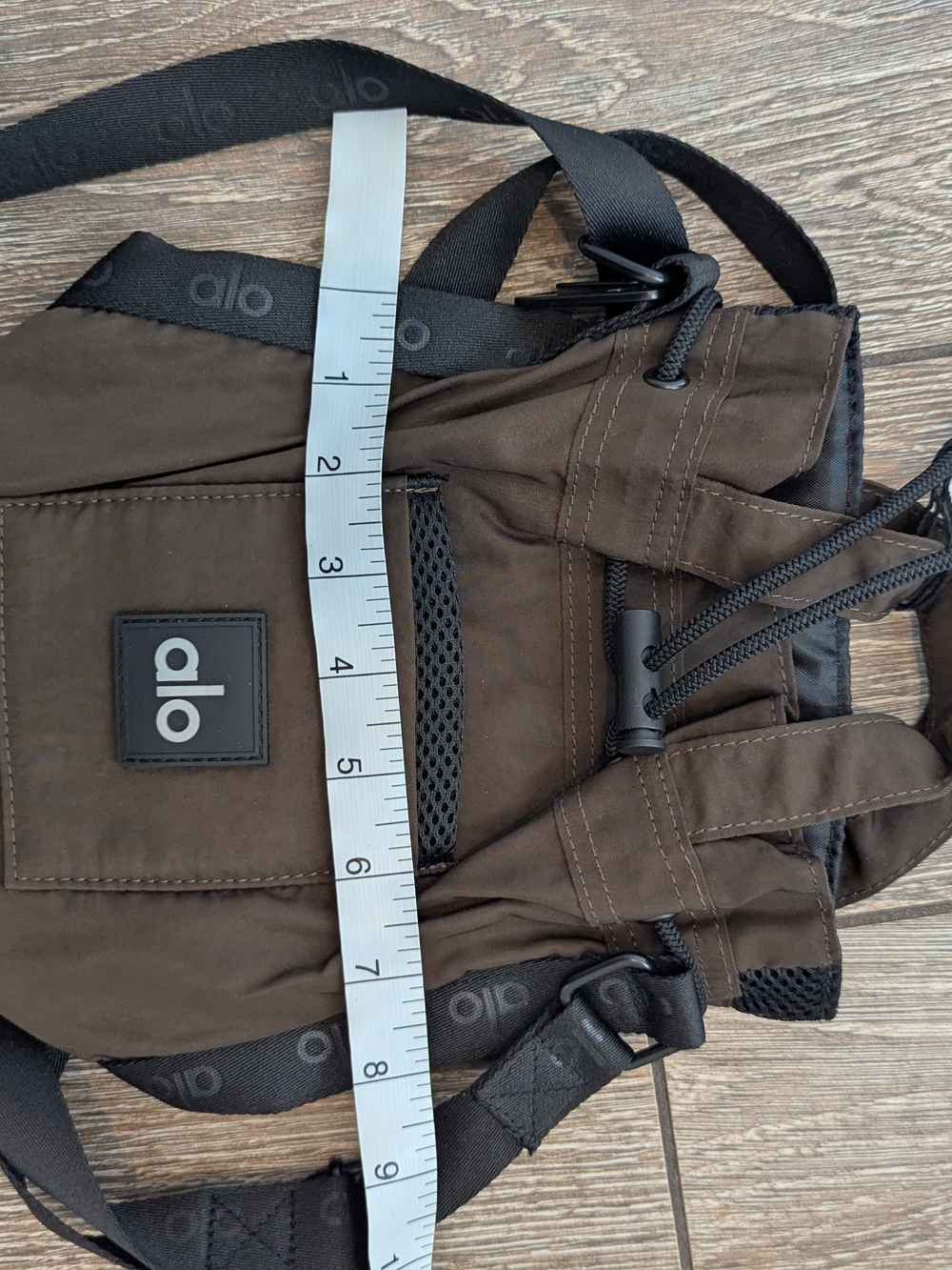 ALO Yoga Crossbody Bucket Bag Utility Espresso Black Athletic Purse - Picture 7 of 8